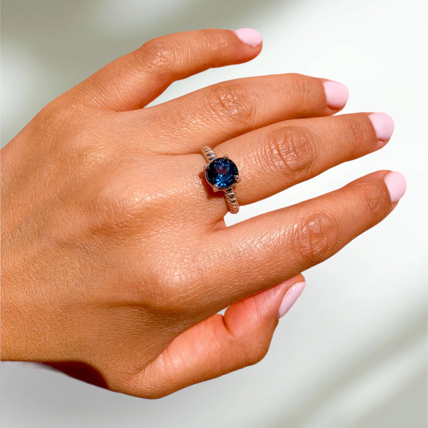 
                  
                    ANILLO TOPACIO LONDON BLUE TALLA 13
                  
                