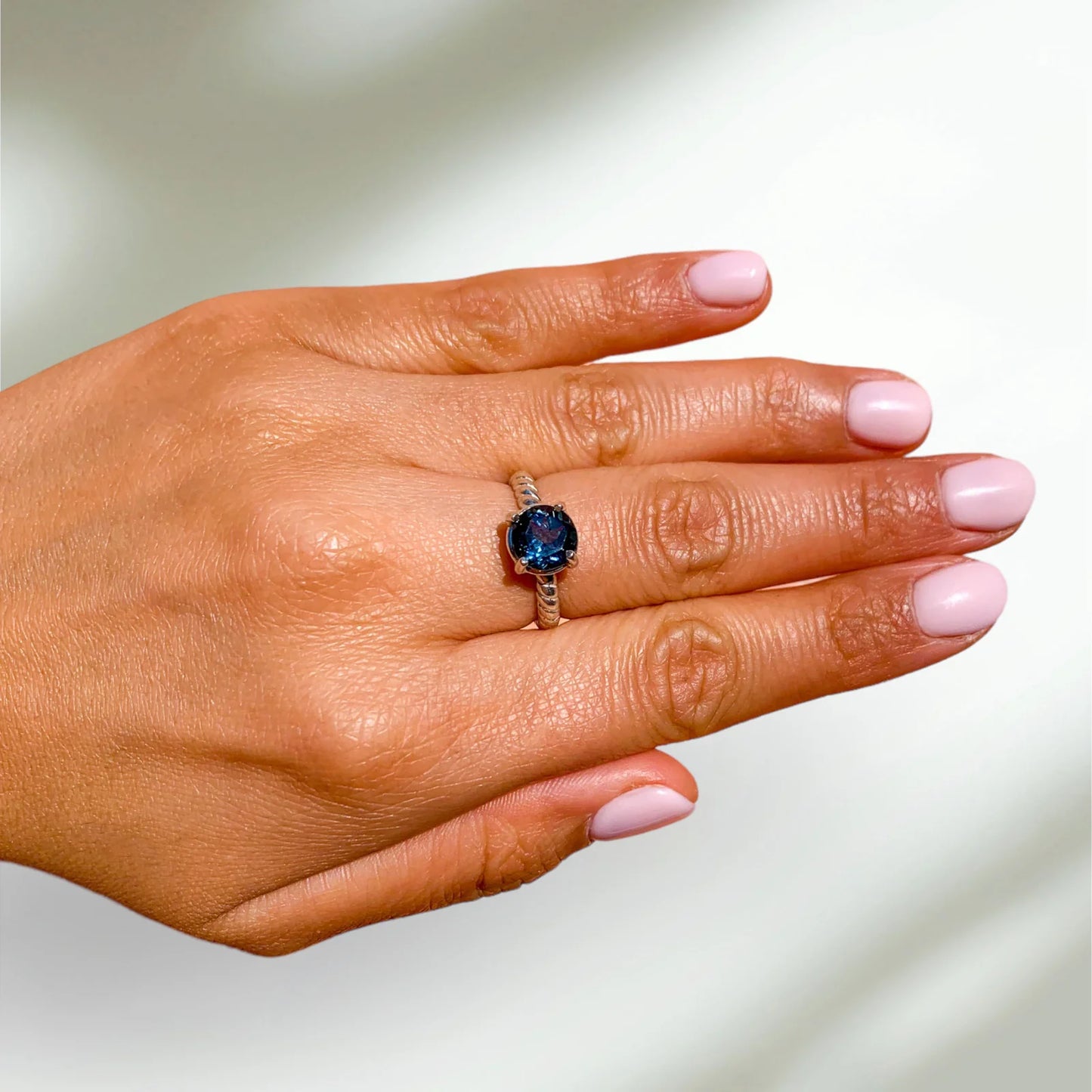 
                  
                    ANILLO TOPACIO LONDON BLUE TALLA 13
                  
                