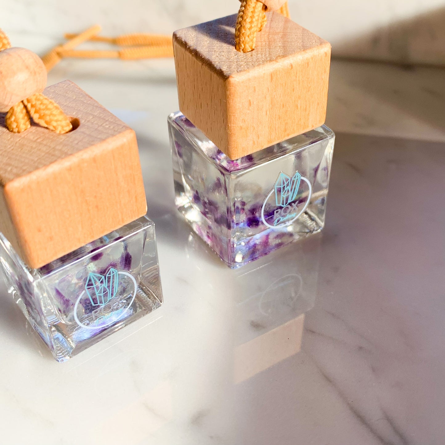 
                  
                    DIFUSOR DE AUTO Y CLOSET PIEDRA NATURAL FLUORITA - PEONIAS Y OLIVA
                  
                