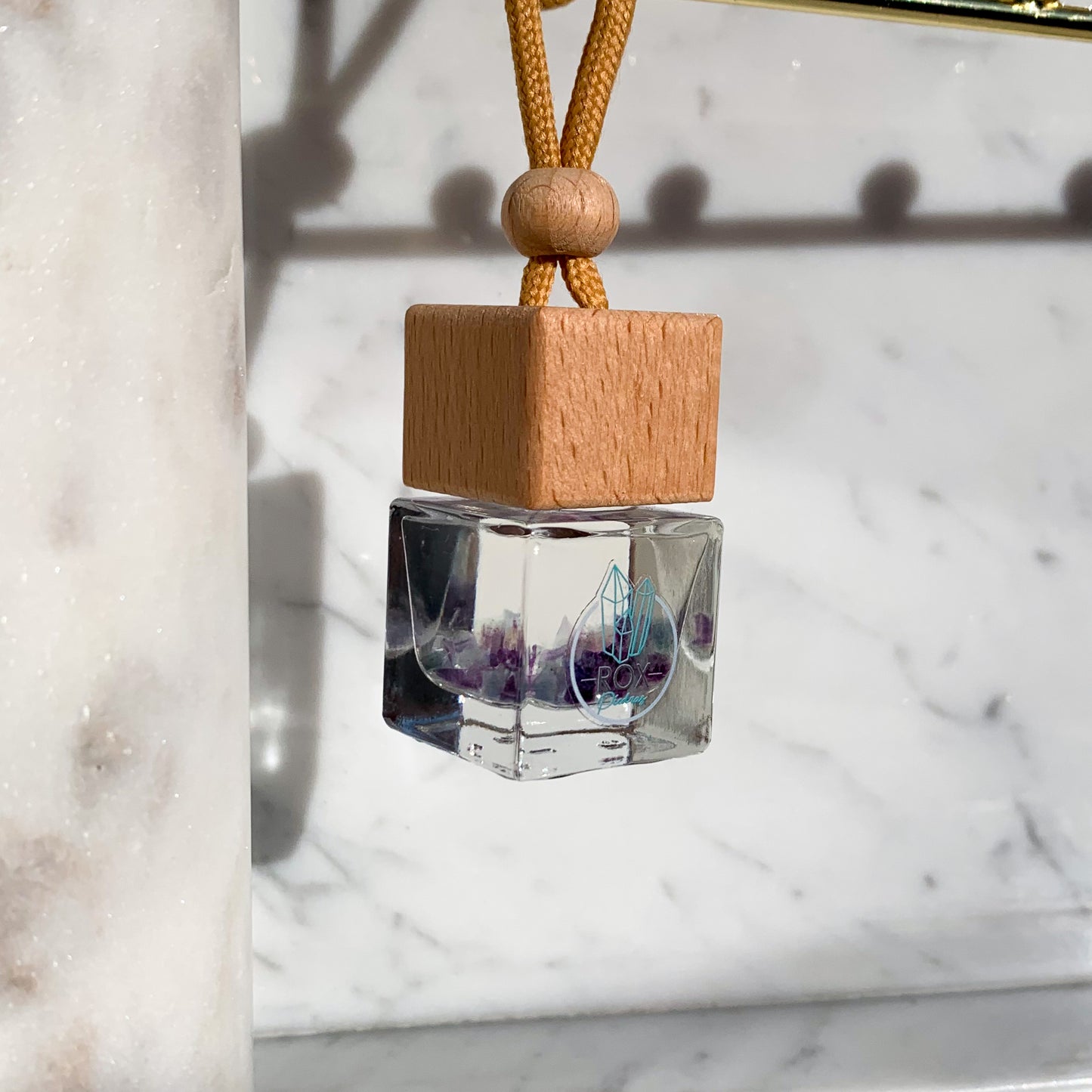 
                  
                    DIFUSOR DE AUTO Y CLOSET PIEDRA NATURAL FLUORITA - PEONIAS Y OLIVA
                  
                