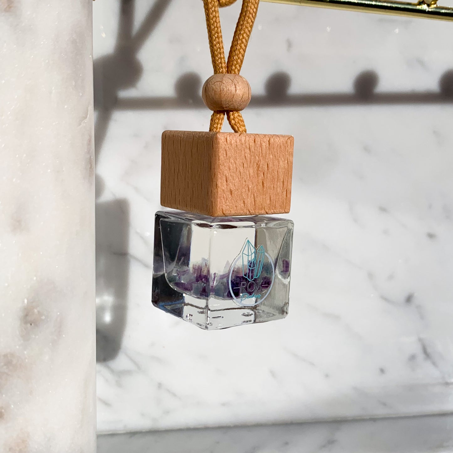 
                  
                    DIFUSOR DE AUTO Y CLOSET PIEDRA NATURAL FLUORITA - PEONIAS Y OLIVA
                  
                