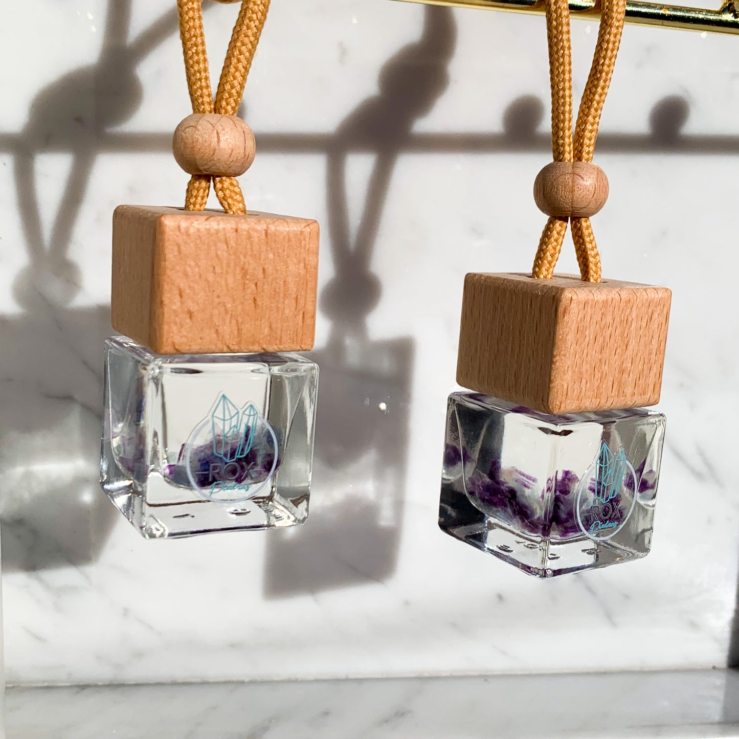
                  
                    DIFUSOR DE AUTO Y CLOSET PIEDRA NATURAL FLUORITA - PEONIAS Y OLIVA
                  
                