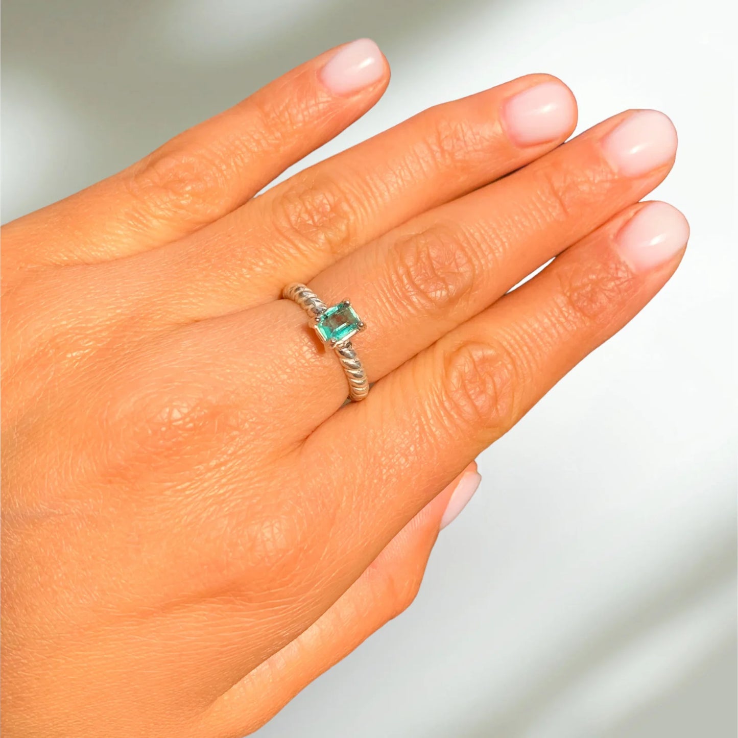 
                  
                    ANILLO ESMERALDA CORTE PRINCESA TALLA 13
                  
                