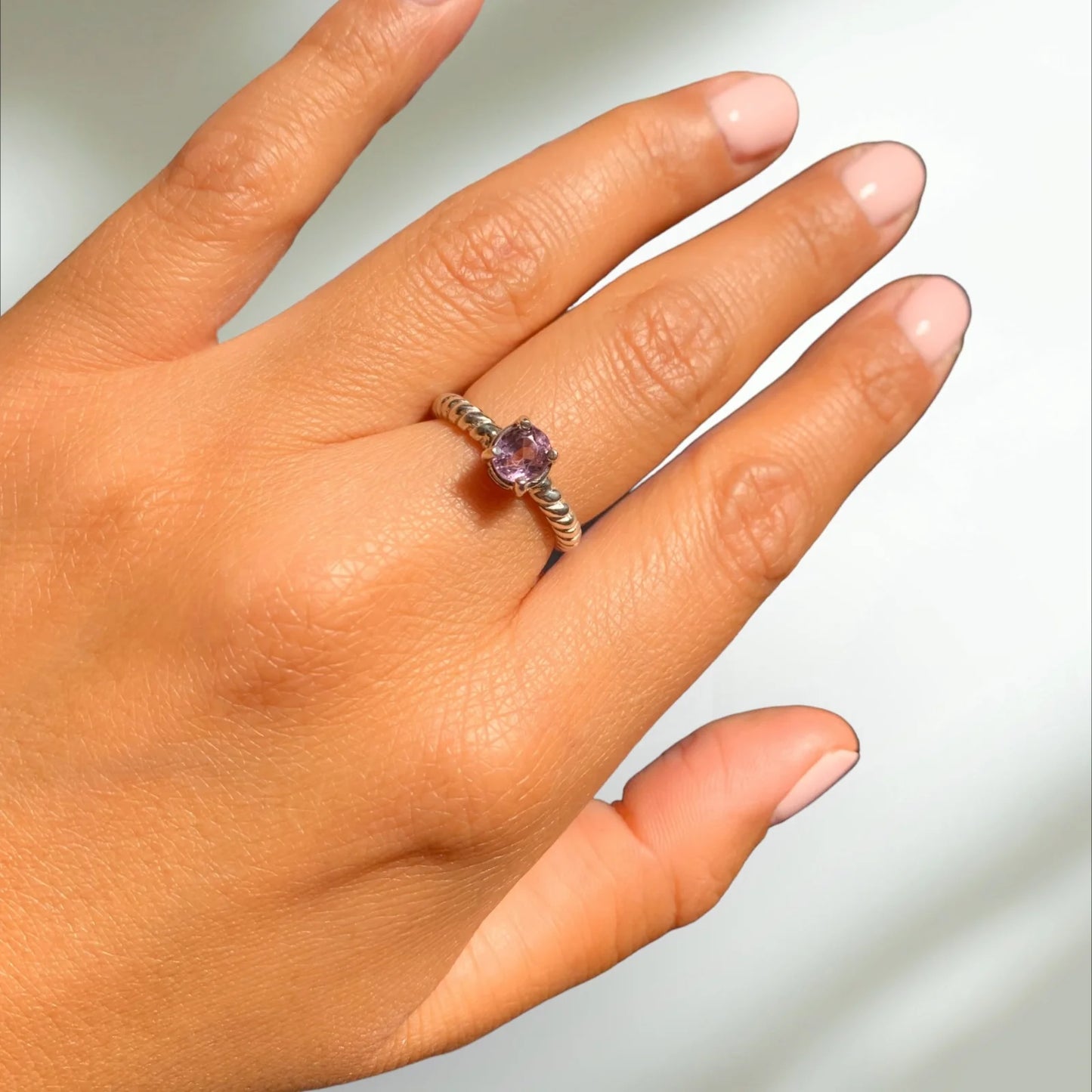 
                  
                    ANILLO ESPINEL VIOLETA NATURAL TALLA 14
                  
                