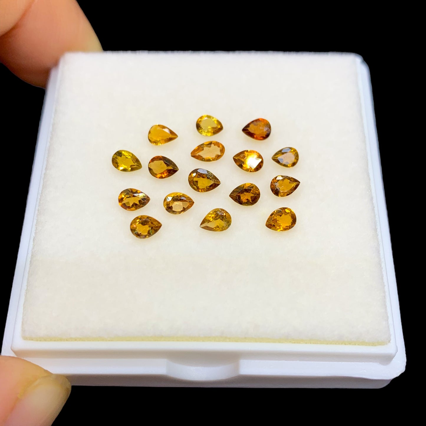 
                  
                    Turmalina Corte Gota 4x3 mm
                  
                