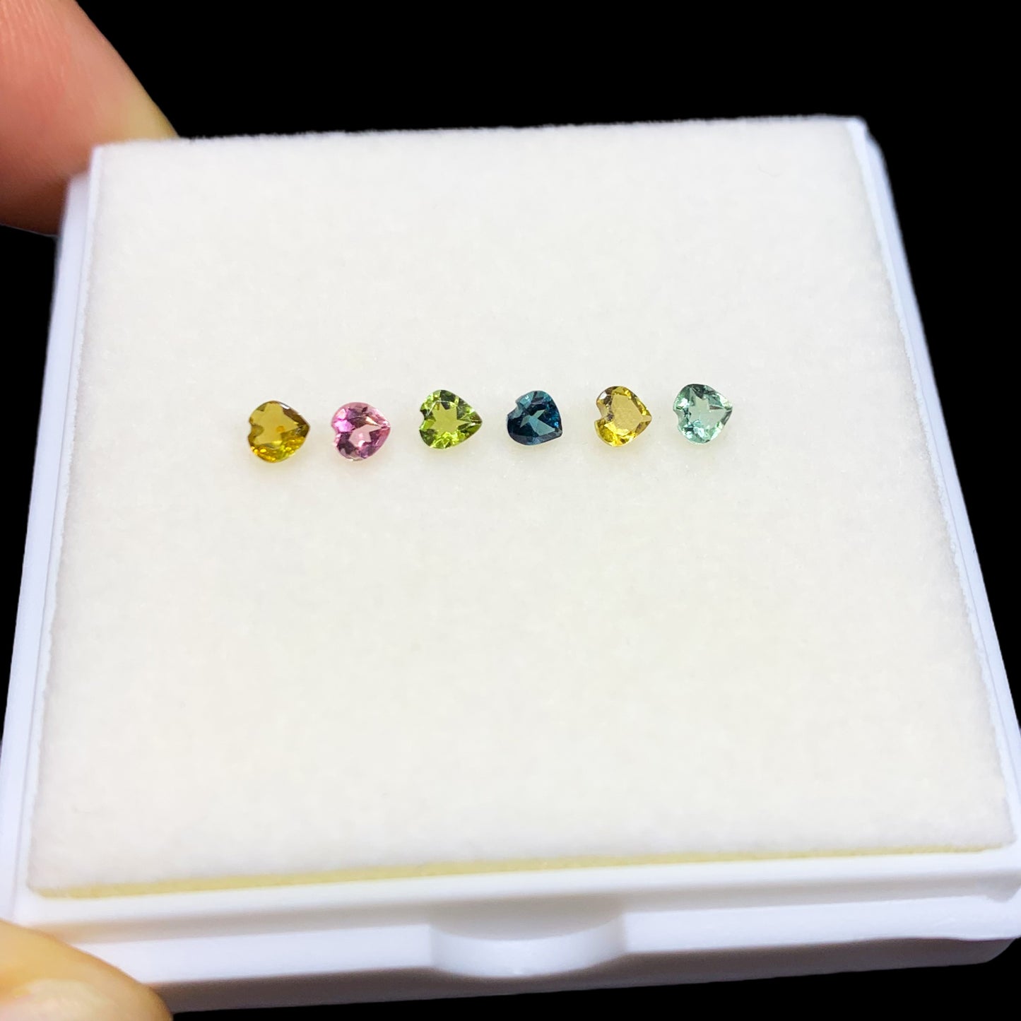 
                  
                    Turmalina Facetada Corte Corazon 3 a 3,2 mm
                  
                
