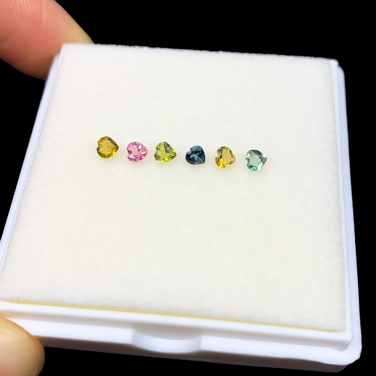 
                  
                    Turmalina Facetada Corte Corazon 3 a 3,2 mm
                  
                