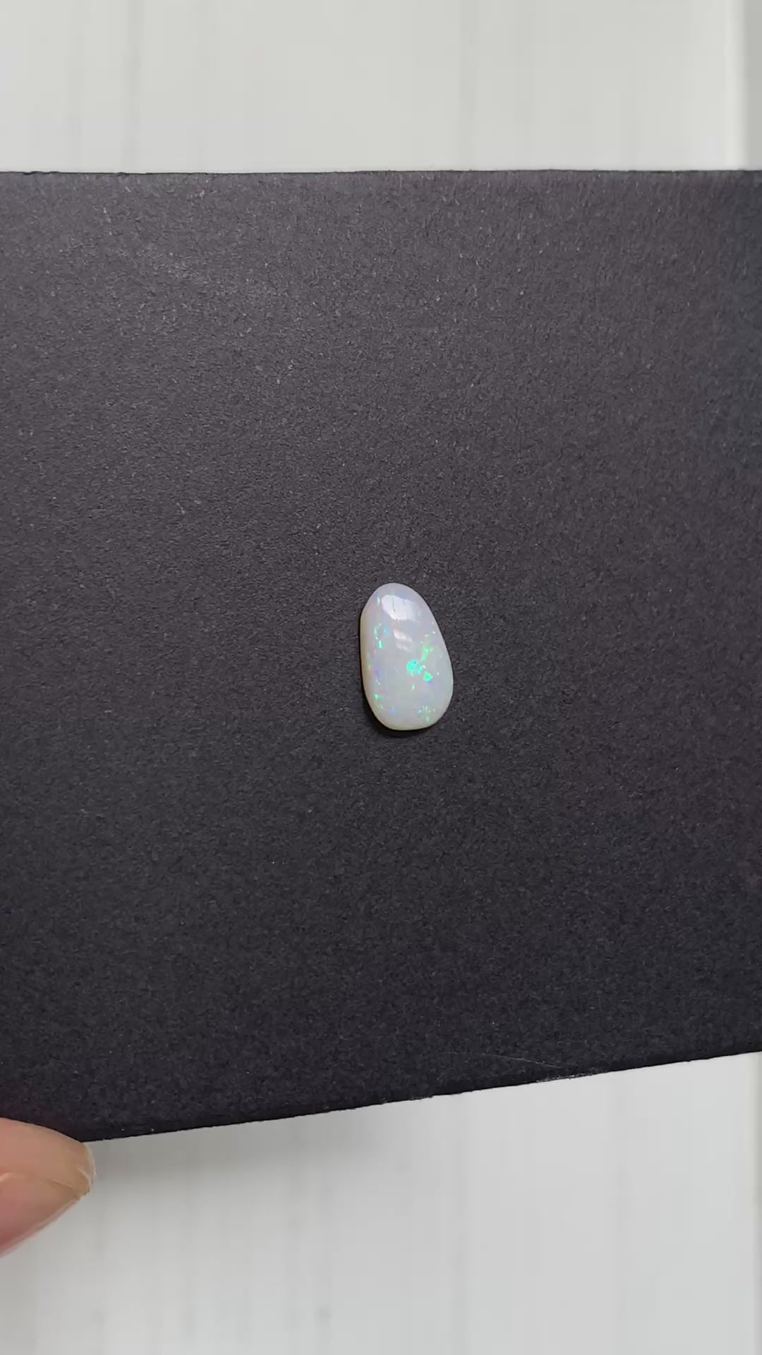 CRISTAL DE ÓPALO AUSTRALIANO SOLIDO NATURAL FORMA IRREGULAR 9.6x5.7 MM