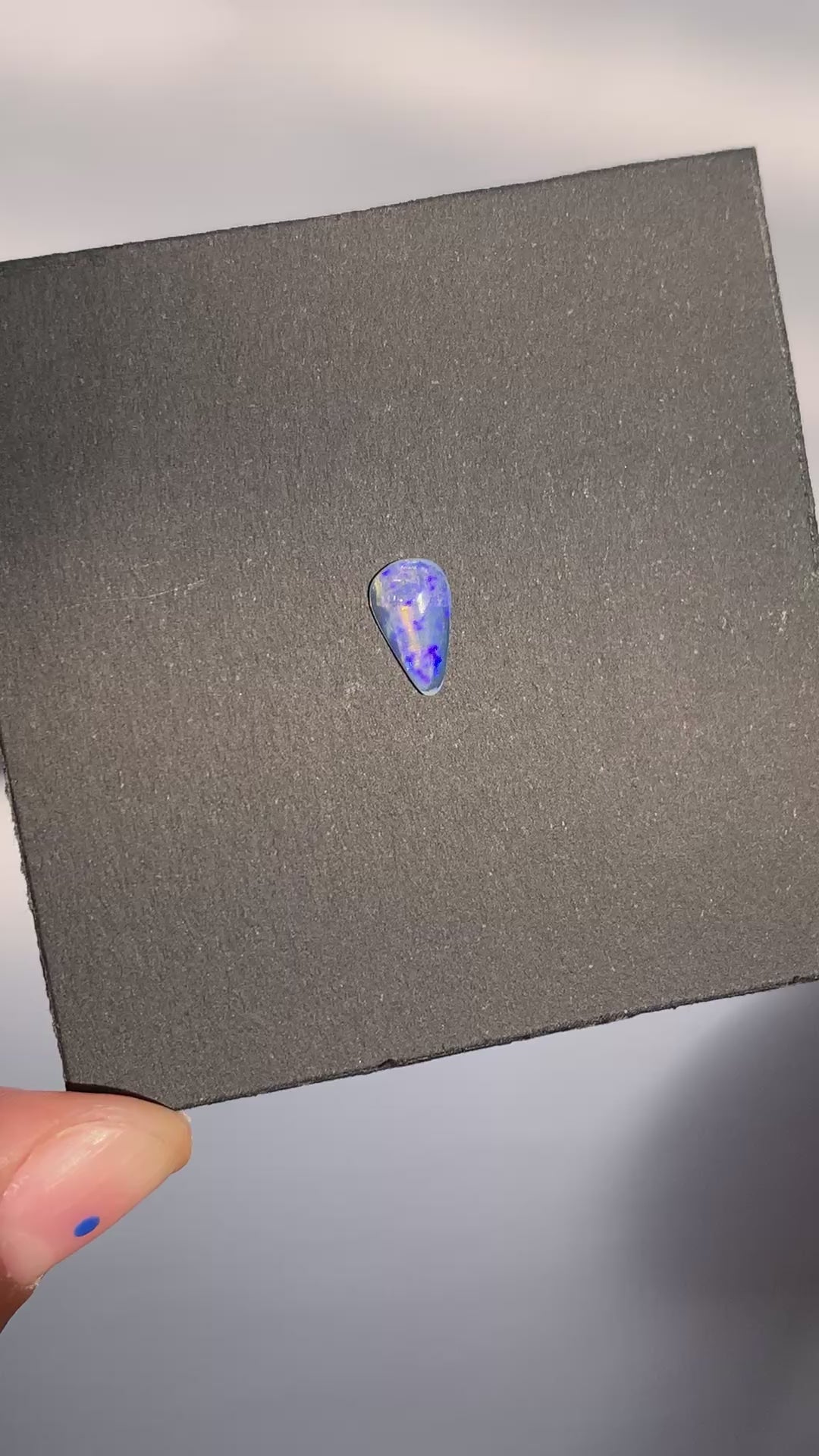 CRISTAL DE ÓPALO AUSTRALIANO SOLIDO NATURAL FORMA GOTA 9.7x5.7 MM