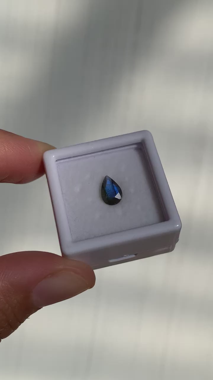 LABRADORITA NATURAL GOTA 8x5 MM