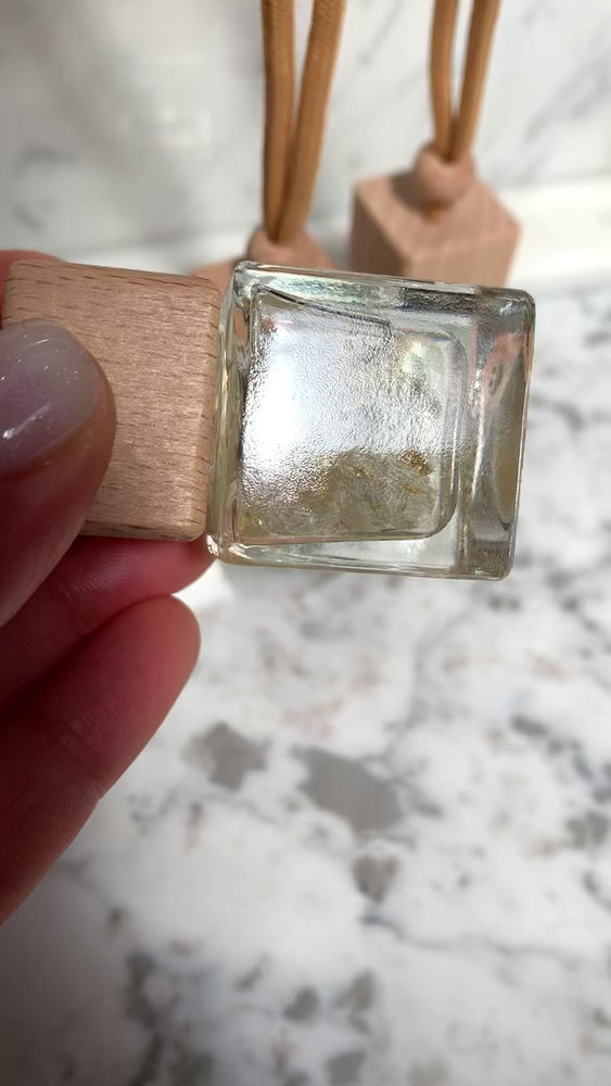 
                  
                    Cargar y reproducir el video en el visor de la galería, DIFUSOR DE AUTO Y CLOSET PIEDRA NATURAL CUARZO RUTILADO - VAINILLA Y COCO
                  
                