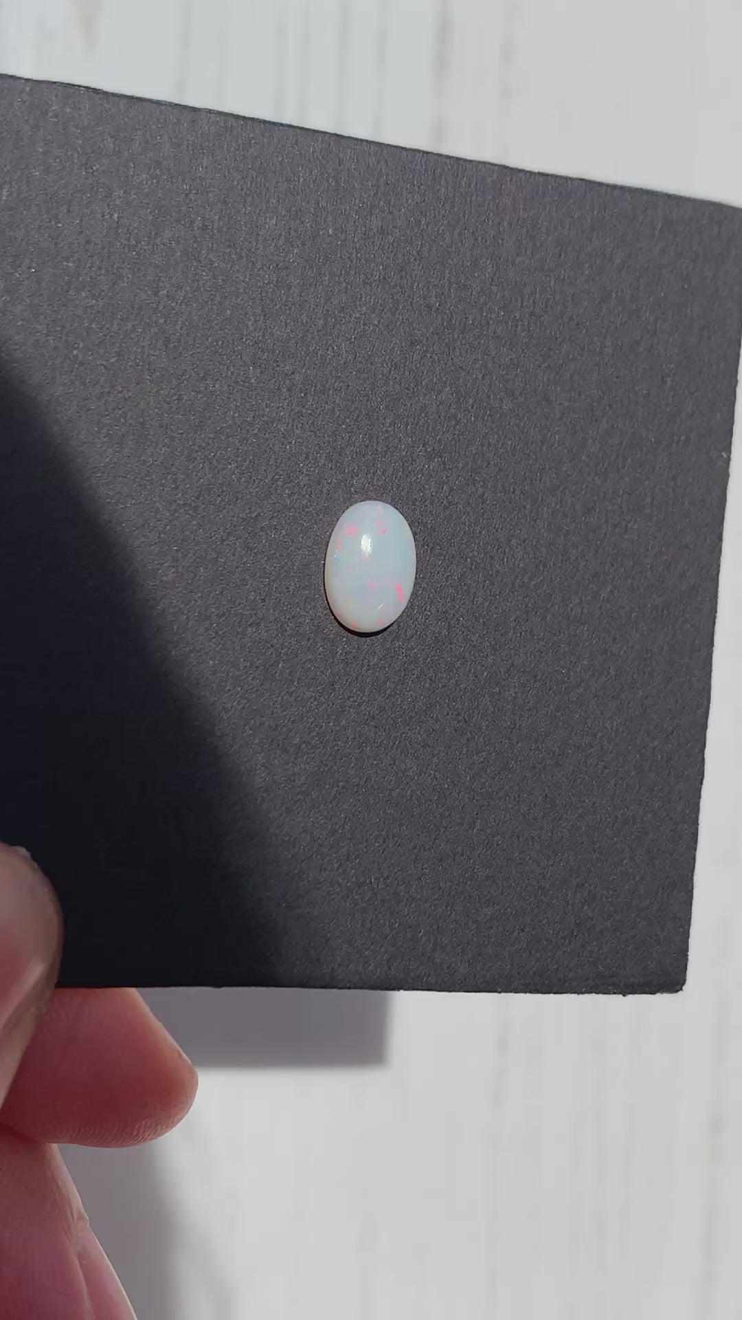 CRISTAL DE ÓPALO AUSTRALIANO SOLIDO NATURAL FORMA OVALADA 9.3x6.5 MM