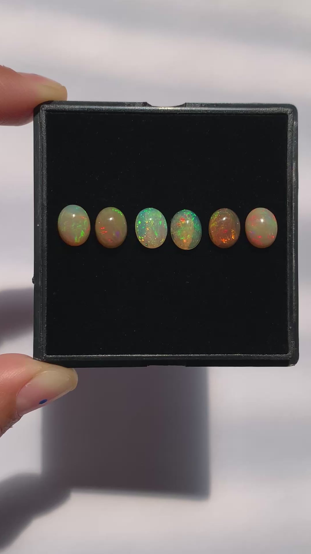 ÓPALO ETÍOPE OVALADO EXCELENTE CALIDAD 9x7 MM