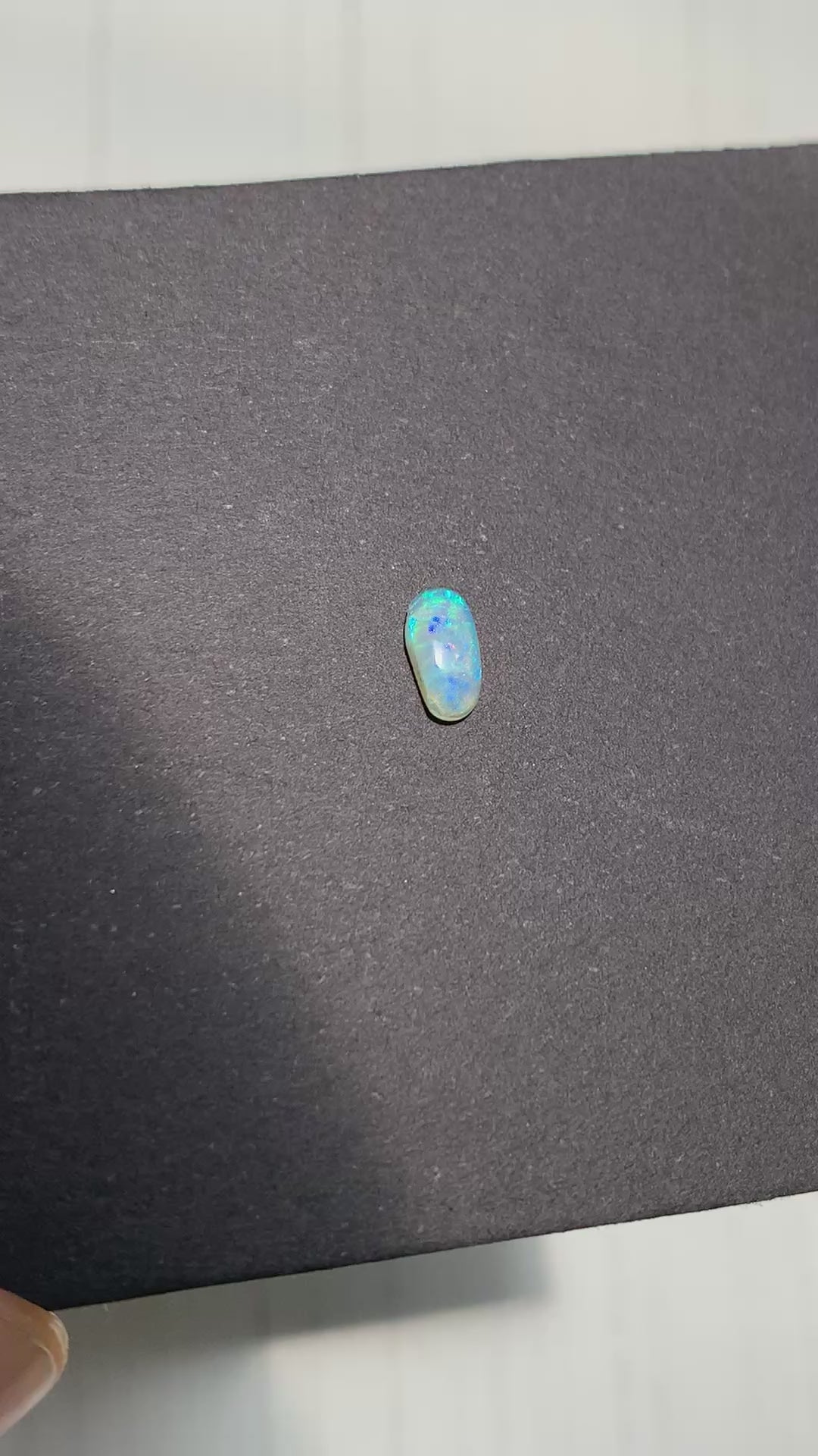 CRISTAL DE ÓPALO AUSTRALIANO SOLIDO NATURAL FORMA IRREGULAR 7.6x4 MM