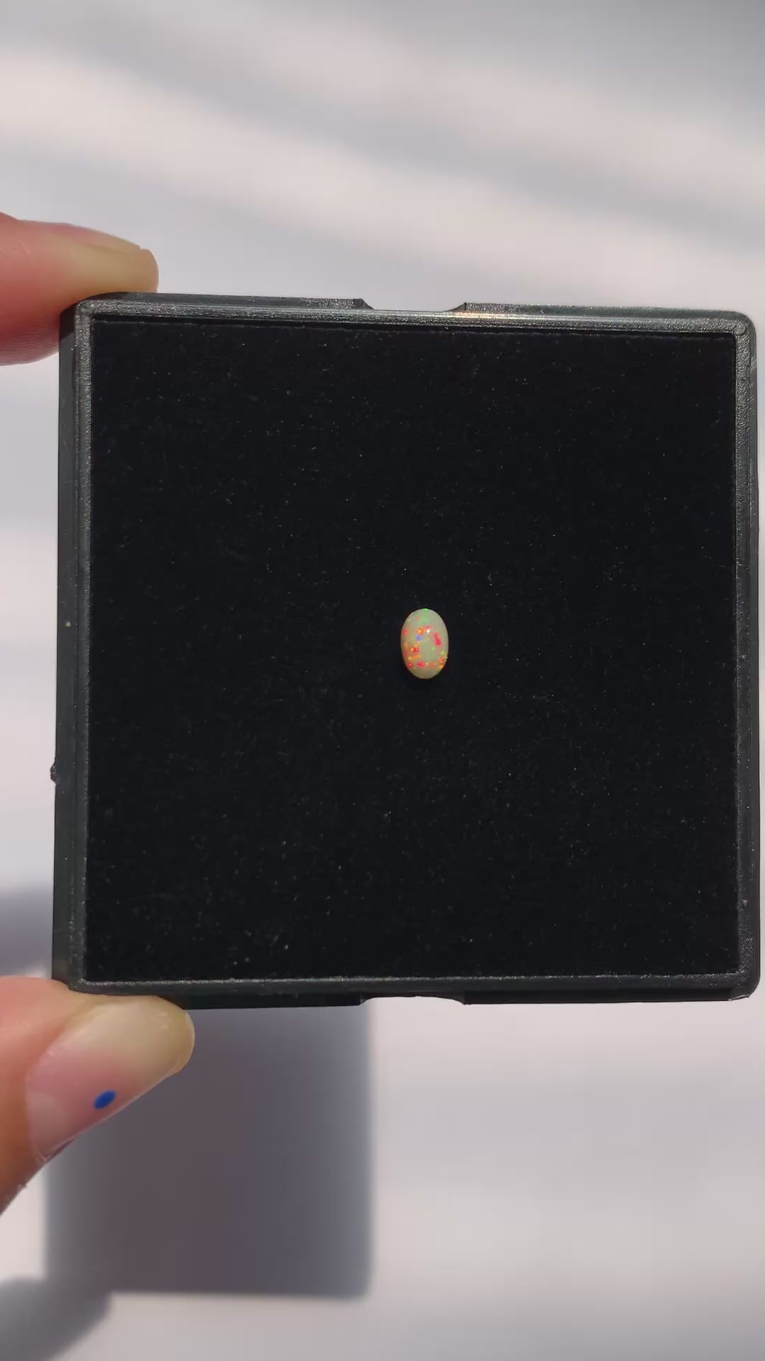ÓPALO ETÍOPE OVALADO EXCELENTE CALIDAD 6x4 MM