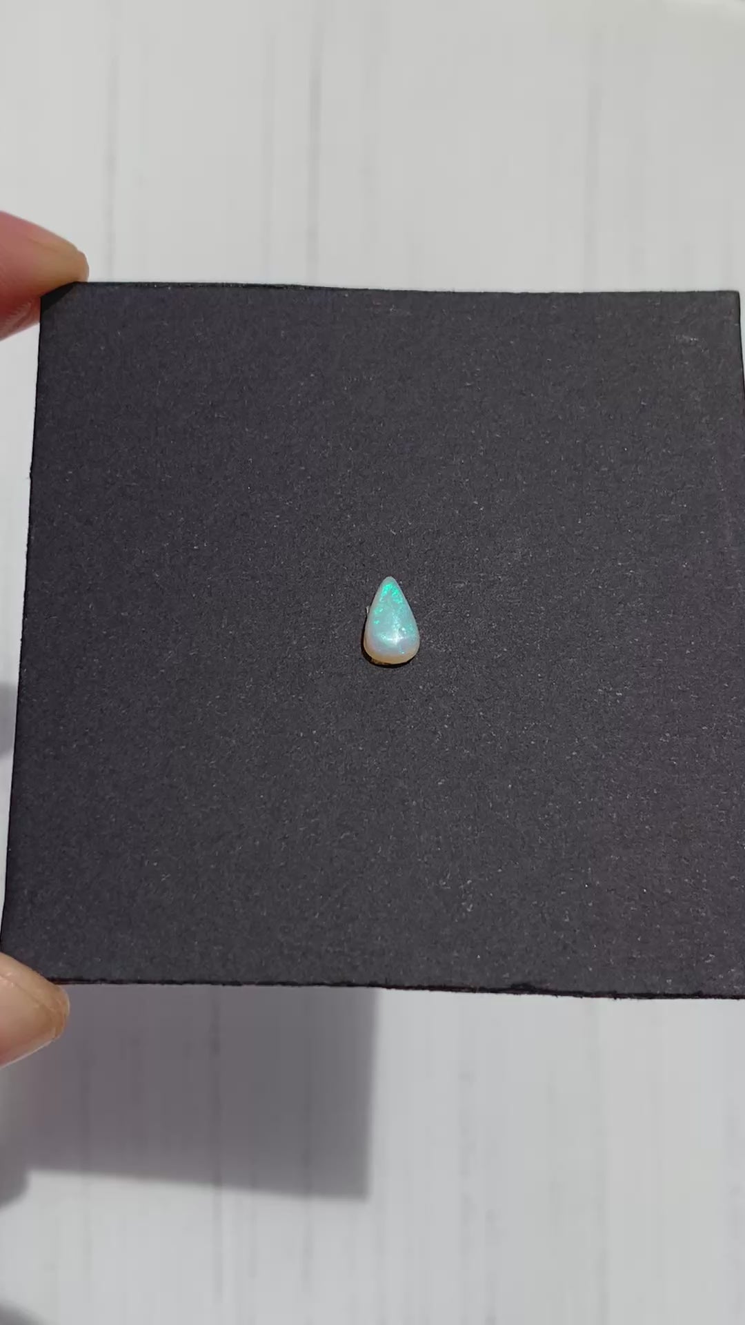 CRISTAL DE ÓPALO AUSTRALIANO SOLIDO NATURAL FORMA GOTA 7.4x4.5 MM