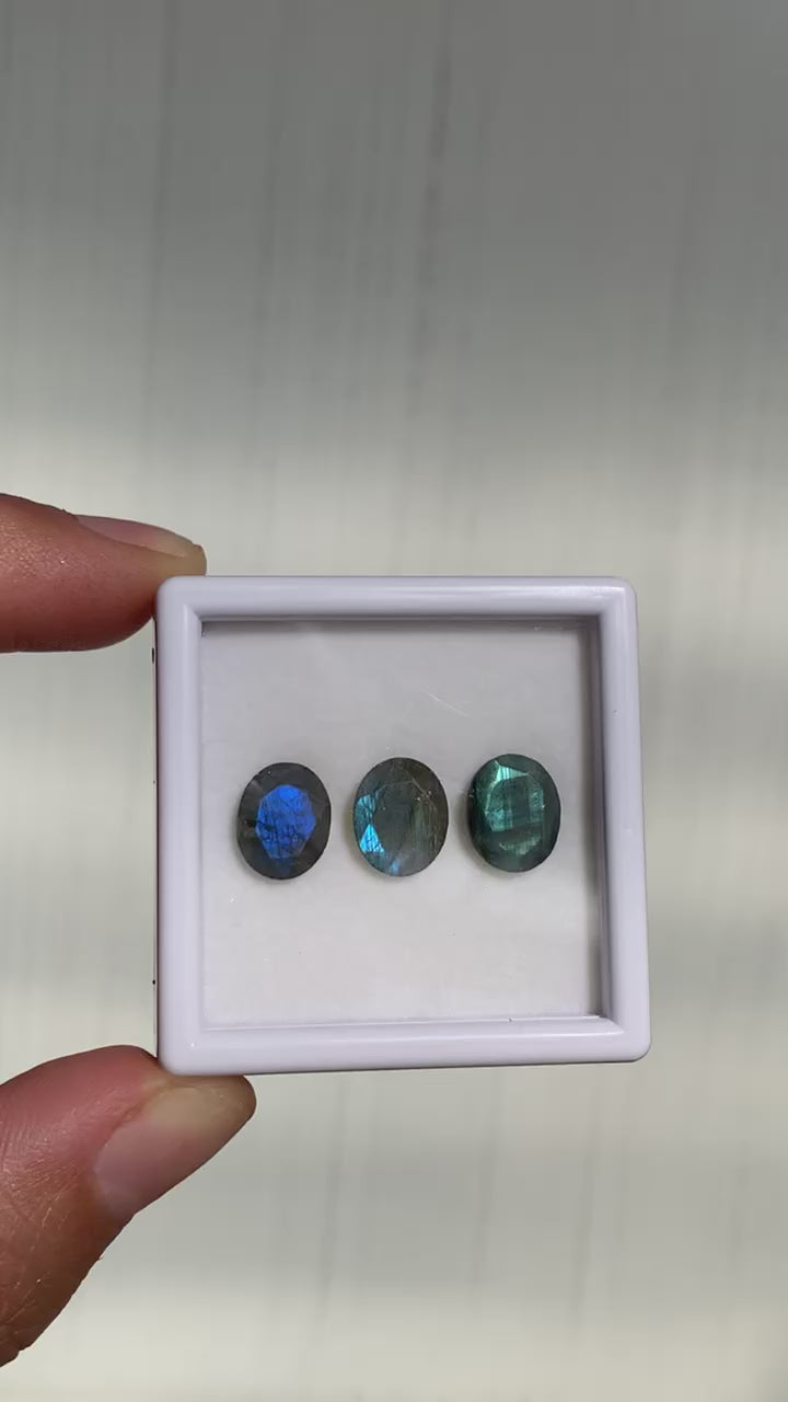 LABRADORITA NATURAL OVALADA 10x8 MM