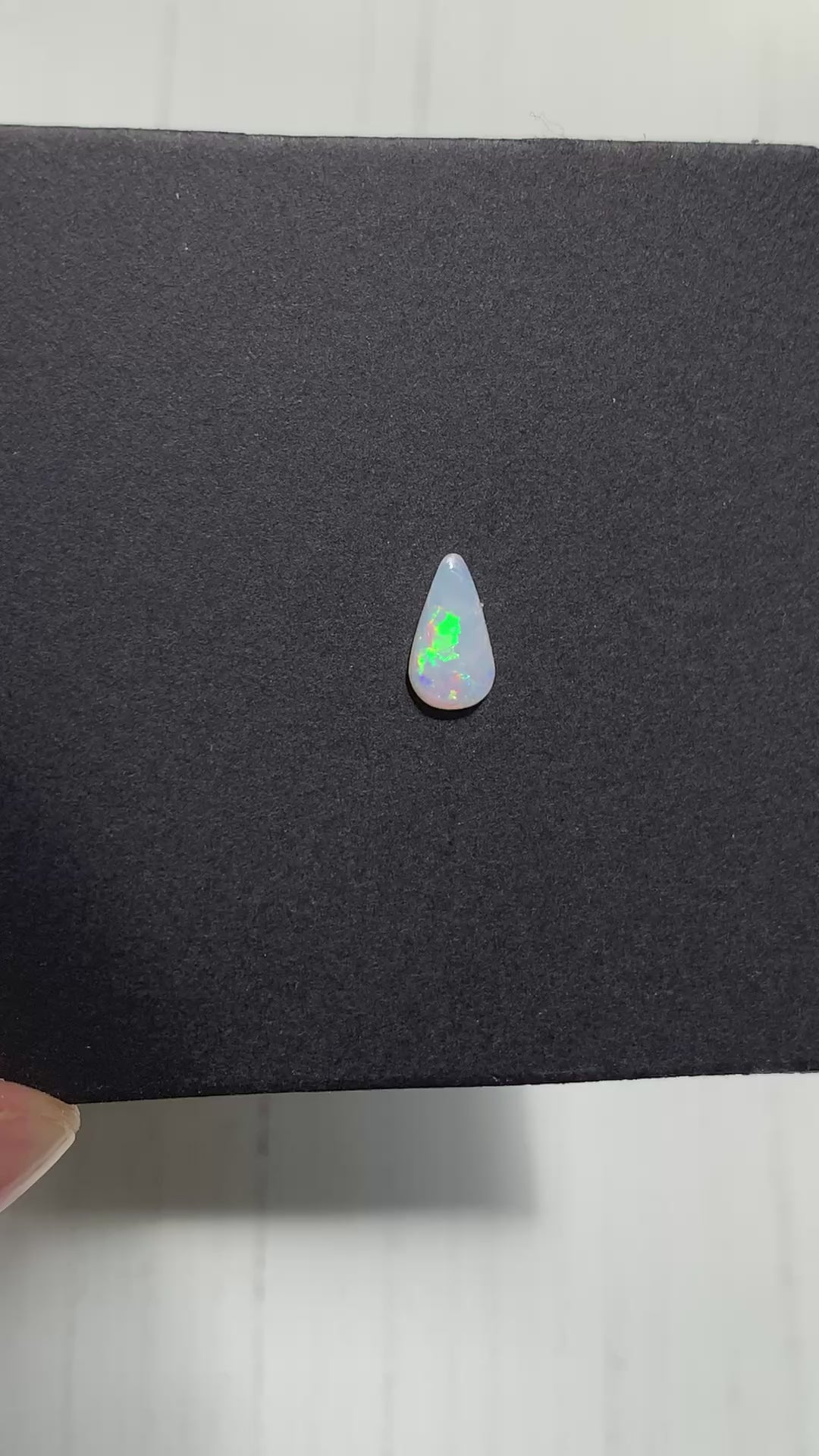 CRISTAL DE ÓPALO AUSTRALIANO SOLIDO NATURAL FORMA GOTA 10x5.5 MM