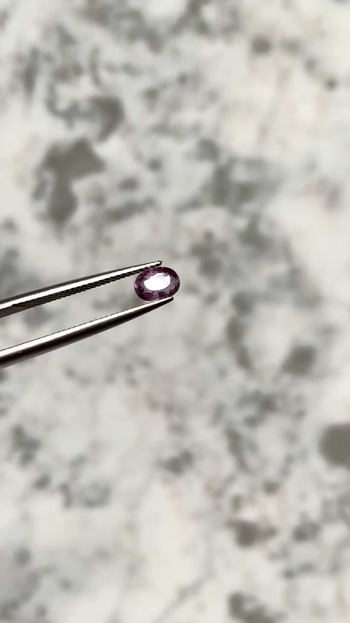 Espinela Natural Ovalada 5,8x4,3 mm