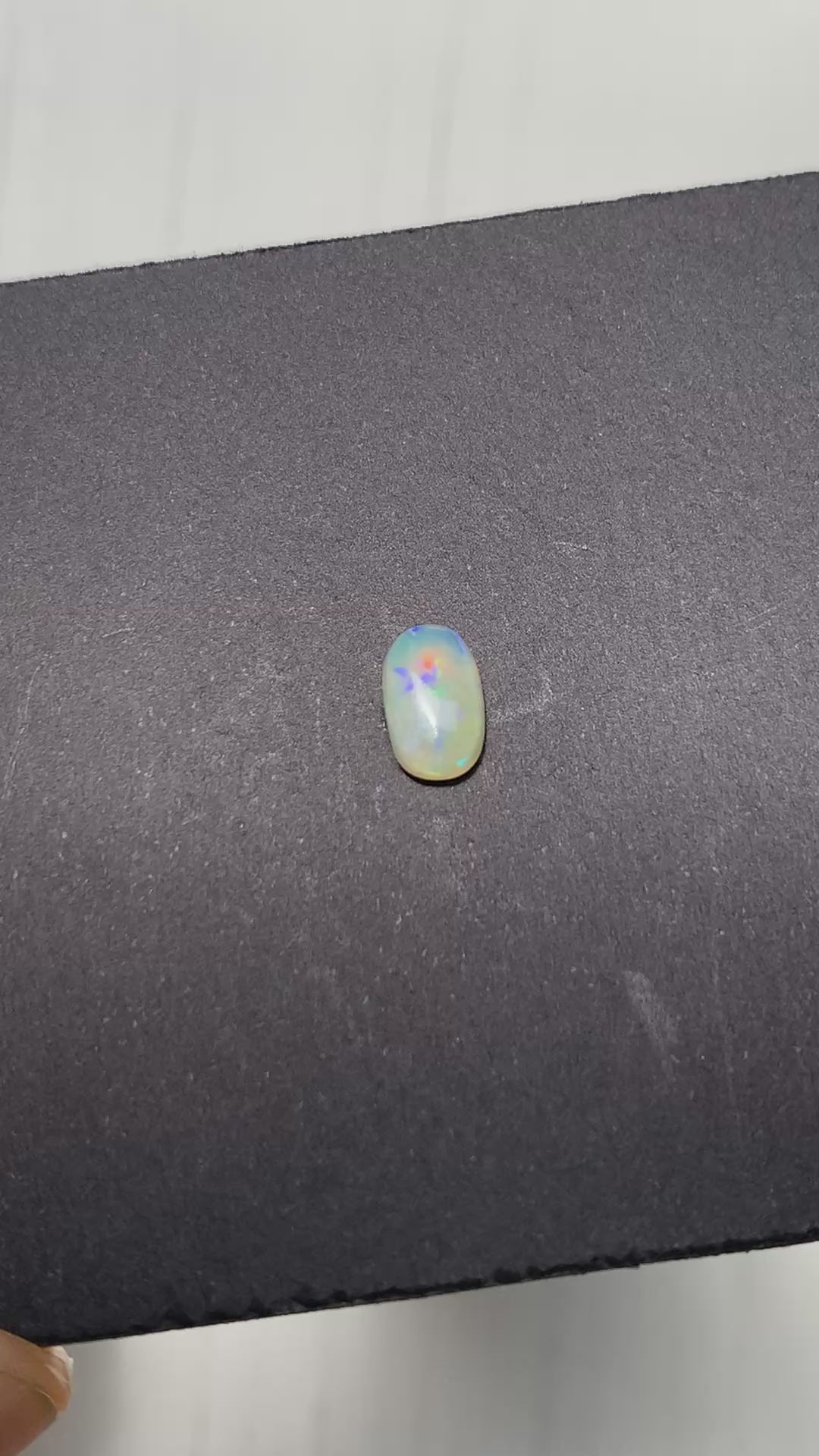 CRISTAL DE ÓPALO AUSTRALIANO SOLIDO NATURAL FORMA OVALADA 8.5x5.3 MM