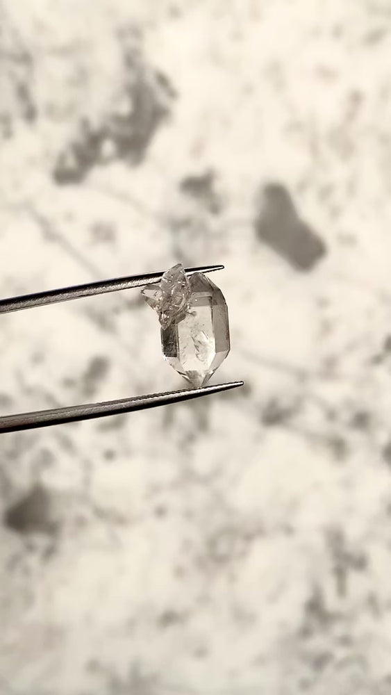 
                  
                    Cargar y reproducir video en el visor de la galería, Diamante Herkimer Natural 15,5x8,8 mm
                  
                