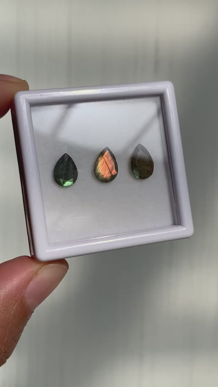 LABRADORITA NATURAL GOTA 8x6 MM