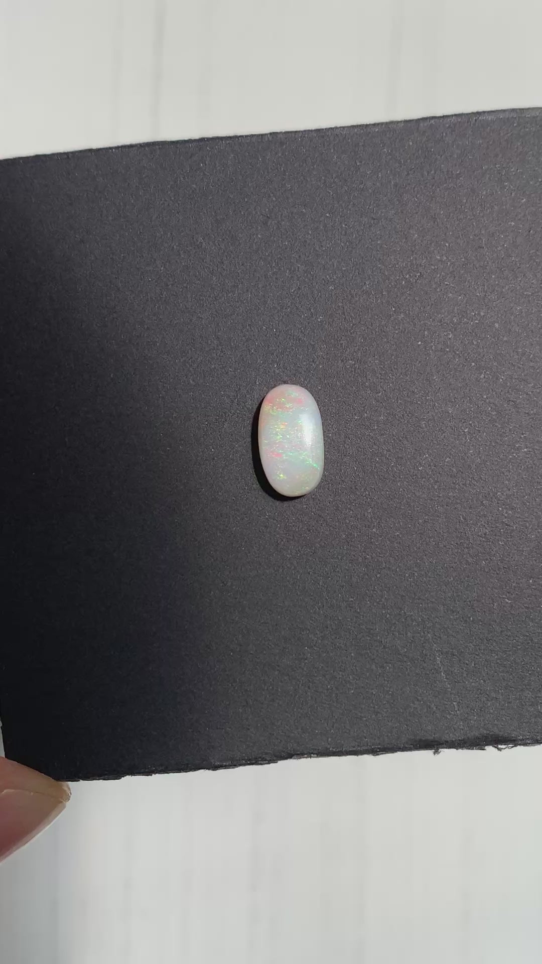 CRISTAL DE ÓPALO AUSTRALIANO SOLIDO NATURAL FORMA OVALADA 10.8x6.2 MM