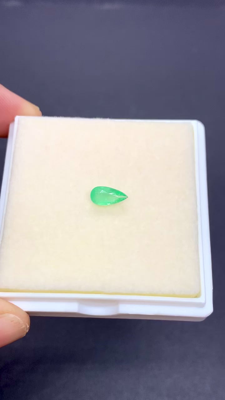 Esmeralda Brasileña Natural Corte Gota 8.5x4.2 MM