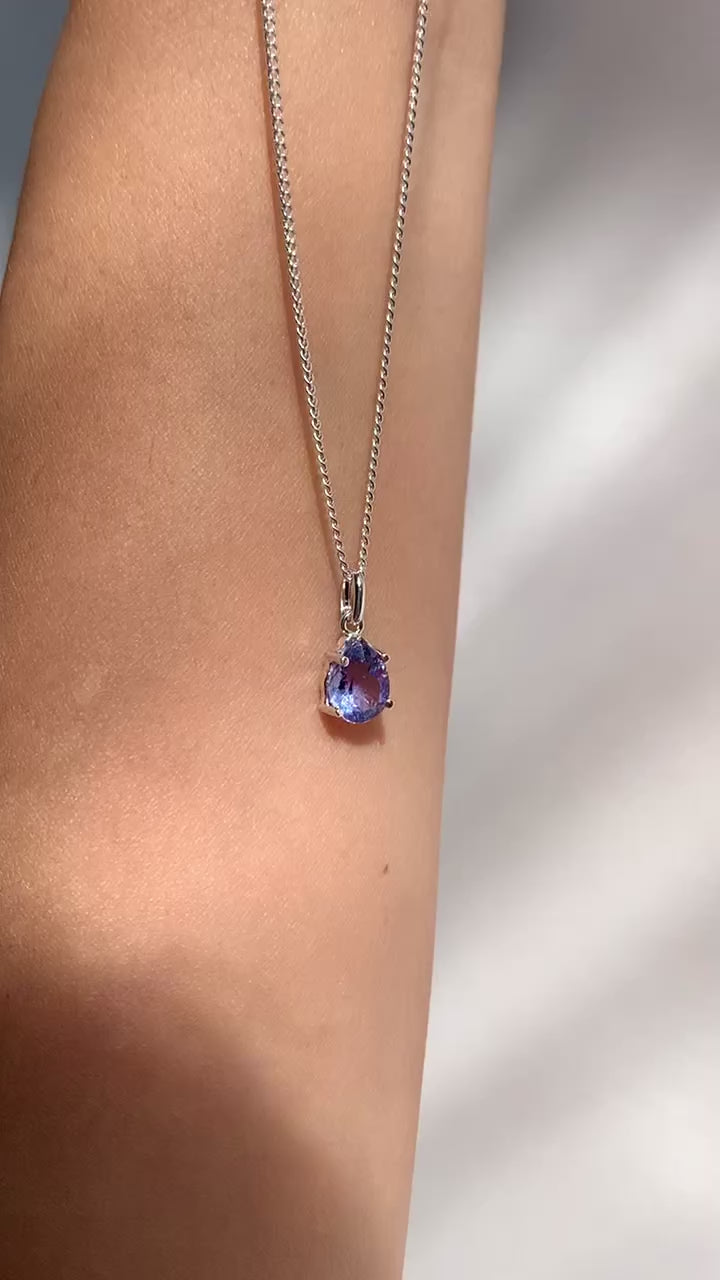 COLLAR FLUORITA AZUL ENGASTE GRIFAS