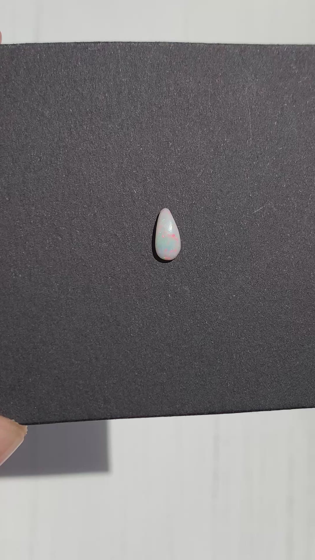 CRISTAL DE ÓPALO AUSTRALIANO SOLIDO NATURAL FORMA GOTA 8.4x4 MM