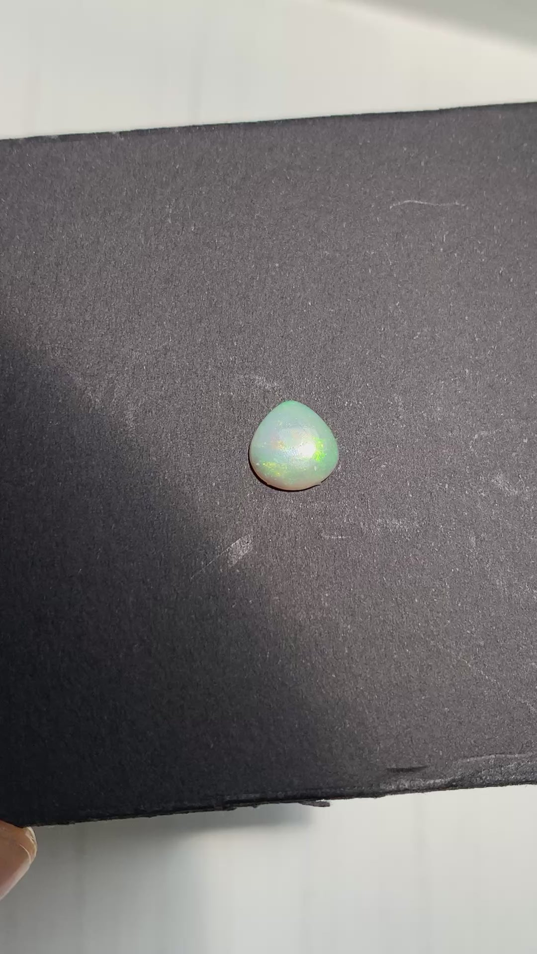 CRISTAL DE ÓPALO AUSTRALIANO SOLIDO NATURAL FORMA GOTA 8x7.8 MM