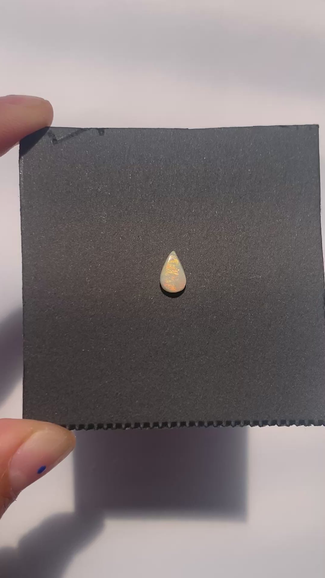 CRISTAL DE ÓPALO AUSTRALIANO SOLIDO NATURAL FORMA GOTA 8x5 MM