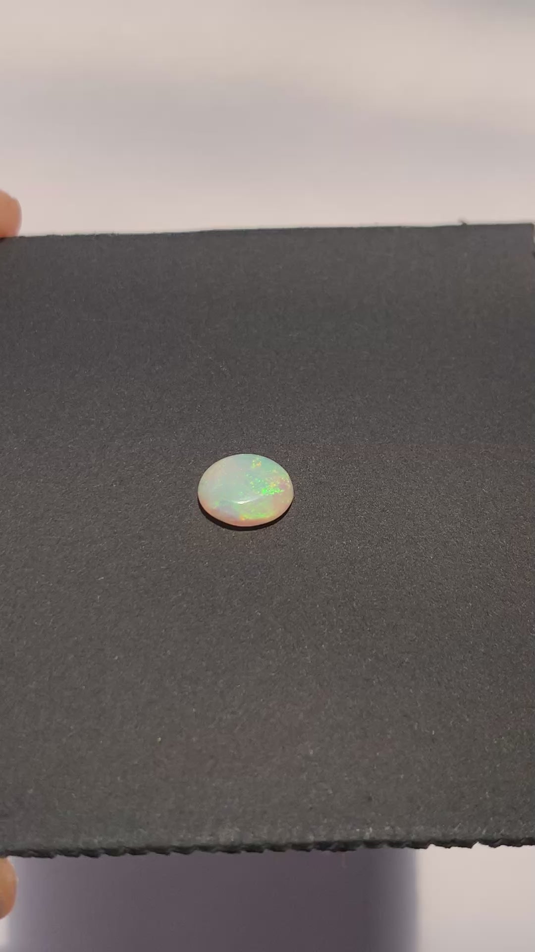 CRISTAL DE ÓPALO AUSTRALIANO SOLIDO NATURAL FORMA OVALADA 8.3x6.7 MM