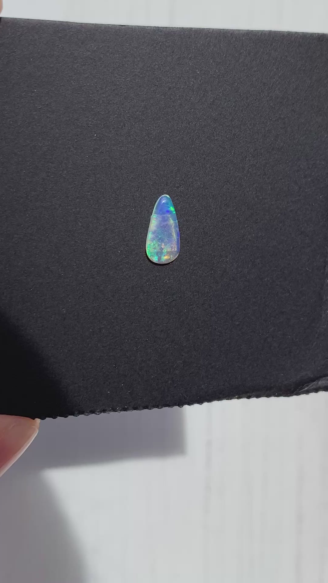 CRISTAL DE ÓPALO AUSTRALIANO SOLIDO NATURAL FORMA GOTA 11x5.4 MM