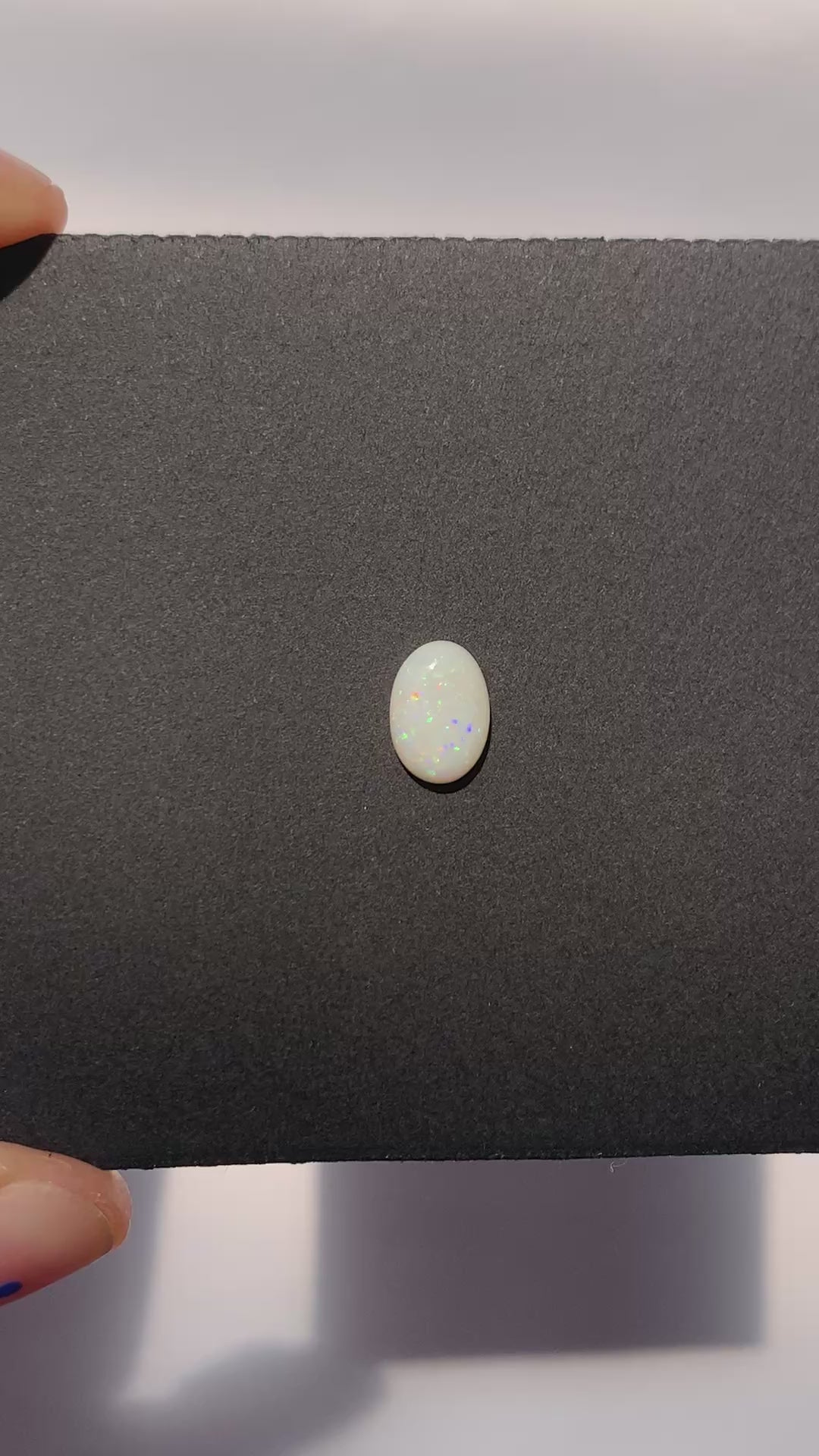 CRISTAL DE ÓPALO AUSTRALIANO SOLIDO NATURAL FORMA OVALADA 9x6.5 MM