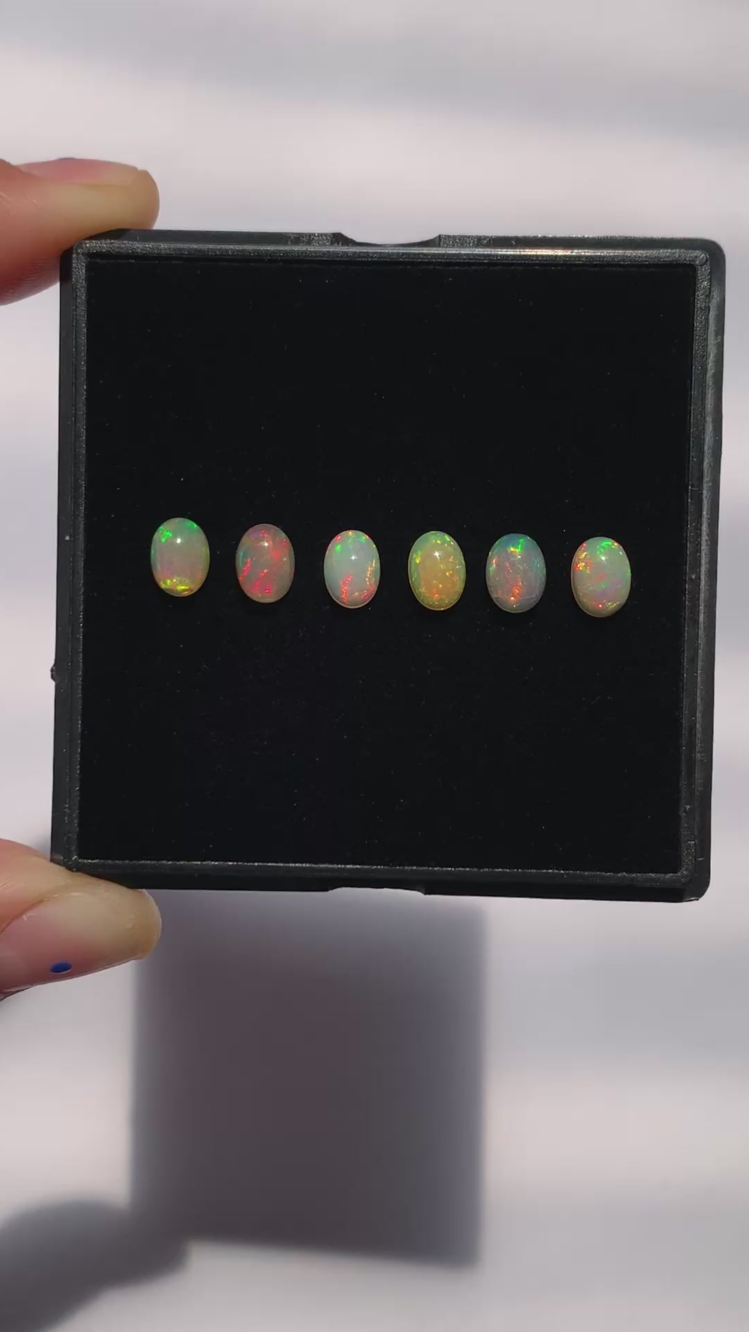 ÓPALO ETÍOPE OVALADO EXCELENTE CALIDAD 7x5 MM