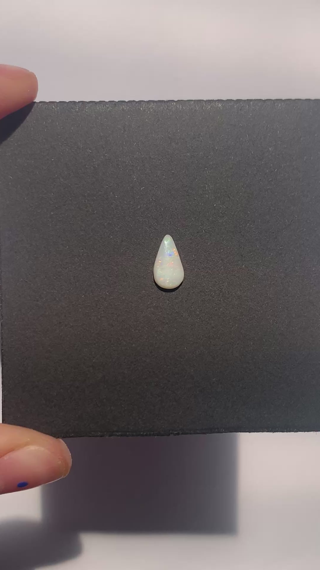 CRISTAL DE ÓPALO AUSTRALIANO SOLIDO NATURAL FORMA GOTA 9.6x5.4 MM