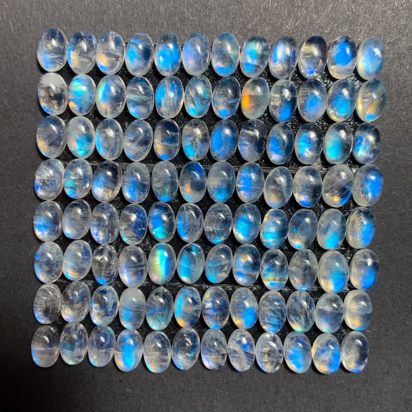 
                  
                    Piedra Luna Ovalada 6x4 mm
                  
                