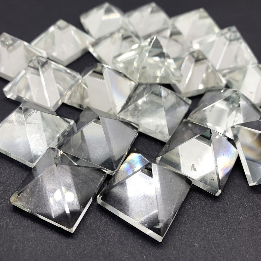 
                  
                    Pirámide Cuarzo Cristal M
                  
                
