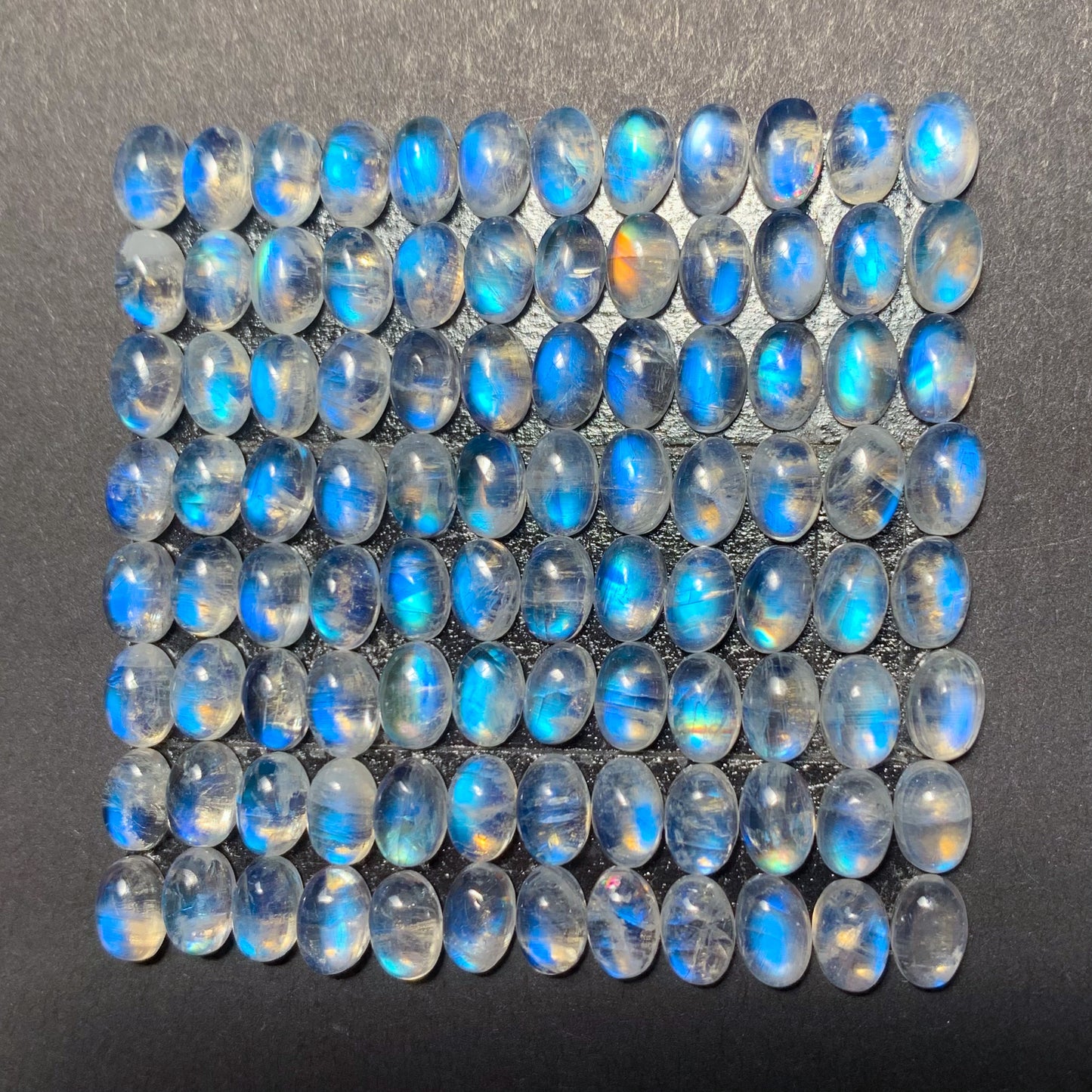 
                  
                    Piedra Luna Ovalada 6x4 mm
                  
                