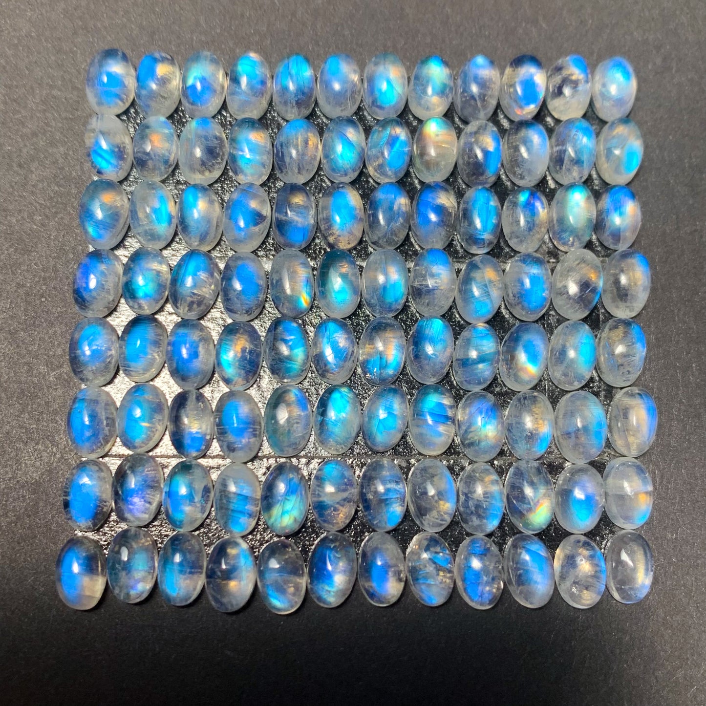 
                  
                    Piedra Luna Ovalada 6x4 mm
                  
                