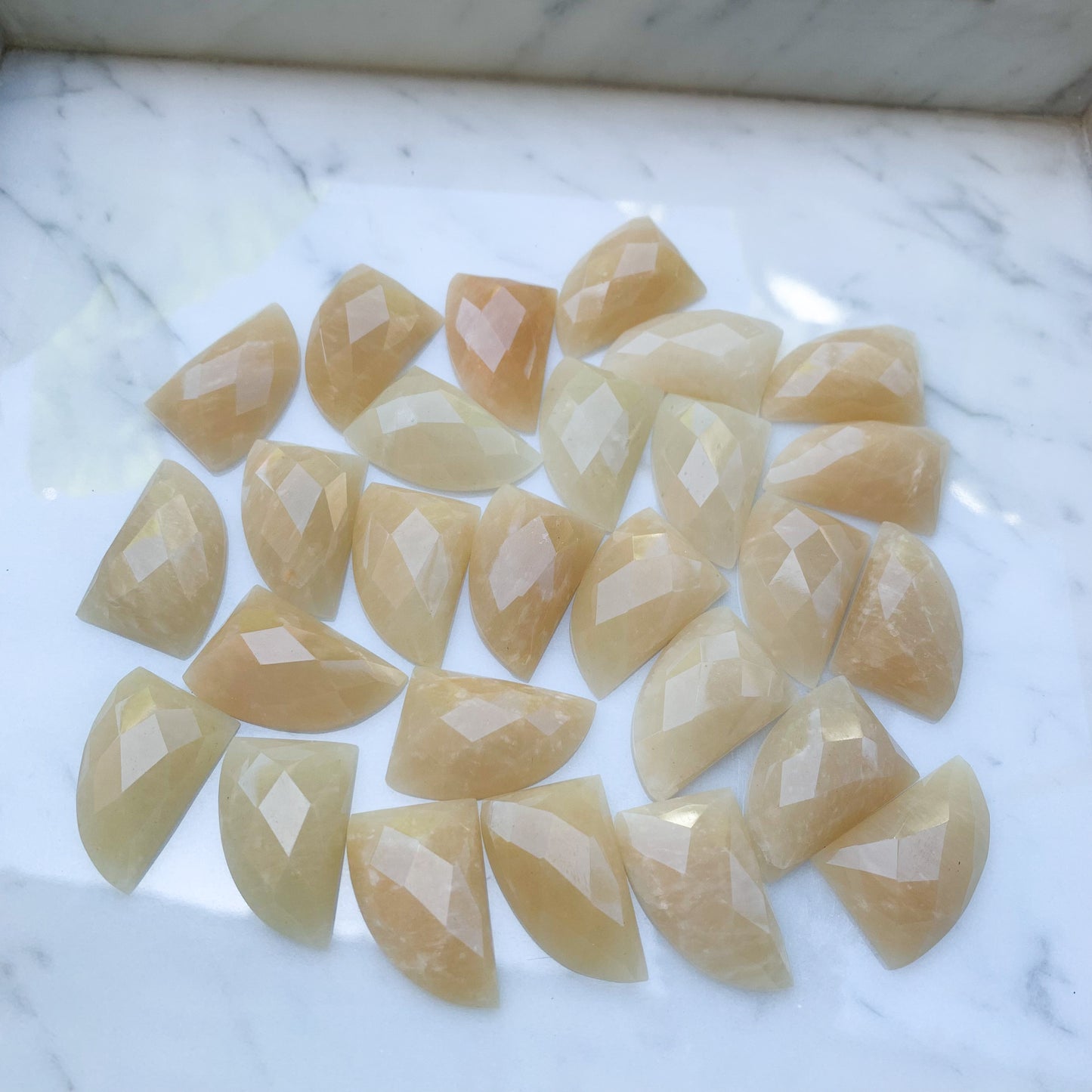 
                  
                    Cuerno de Amazonita Beige 27x18 mm
                  
                